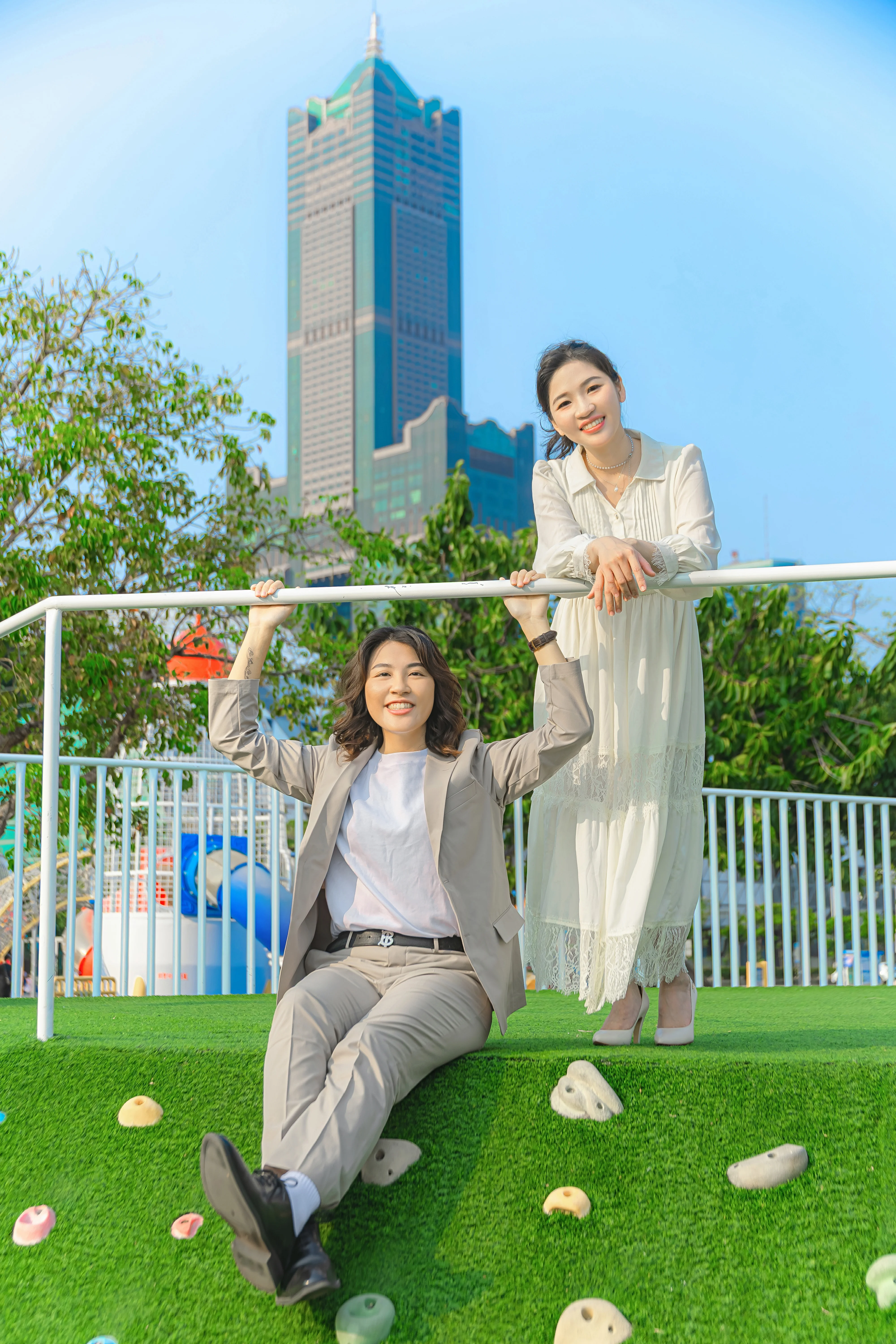 高雄女女情侶寫真｜戶外雙人情侶攝影