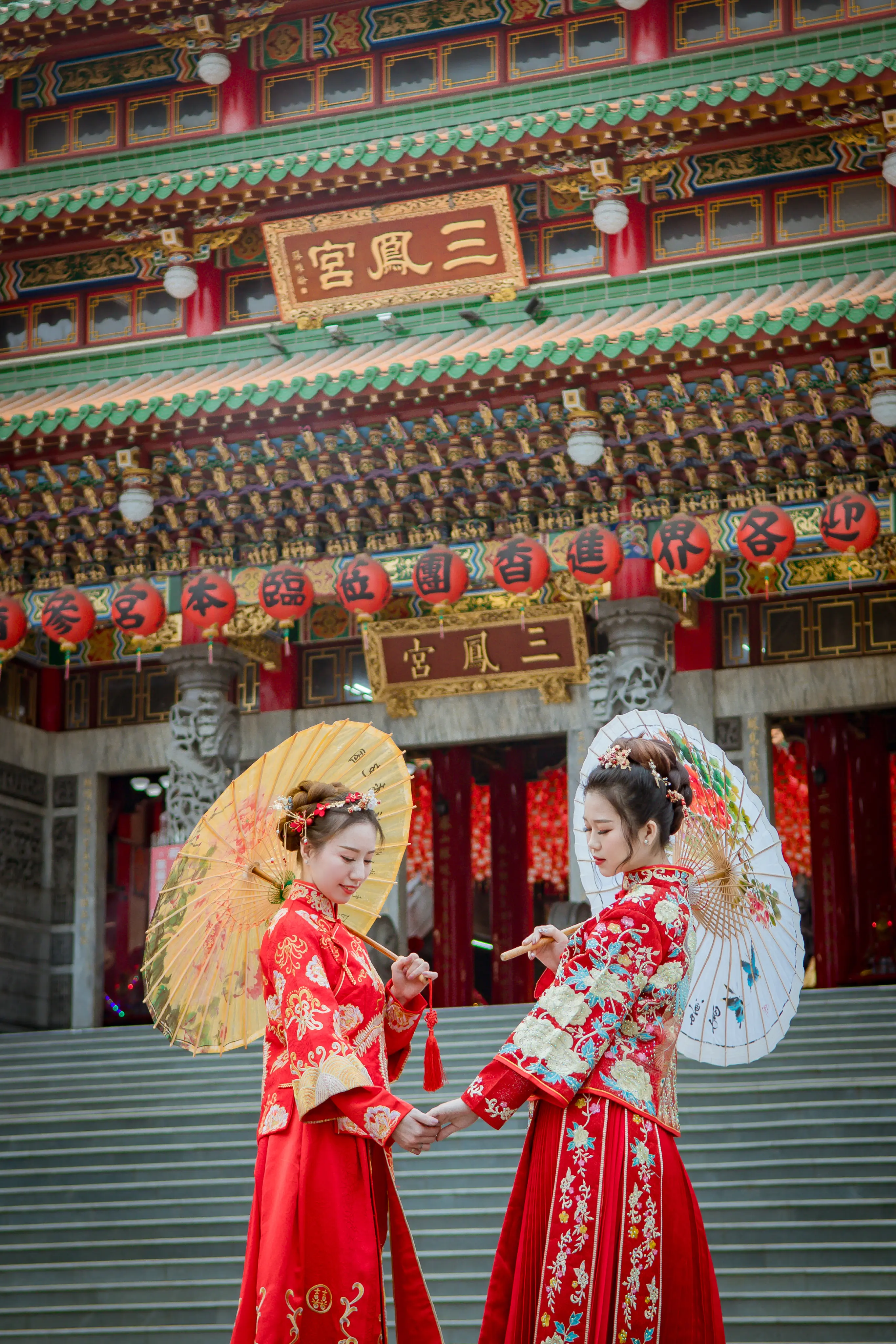 高雄旗袍閨蜜寫真｜古蹟戶外撐傘合照