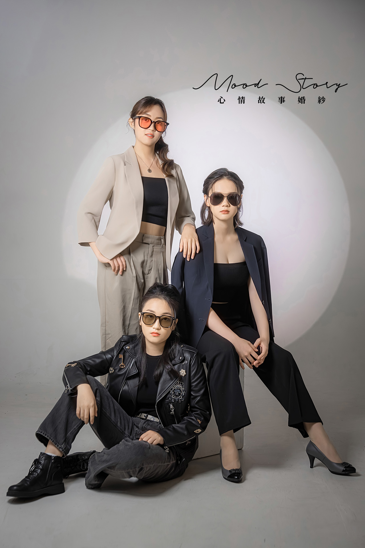 高雄棚拍閨蜜照，黑色便服展現個性帥氣風格的姐妹合照｜Mood Story